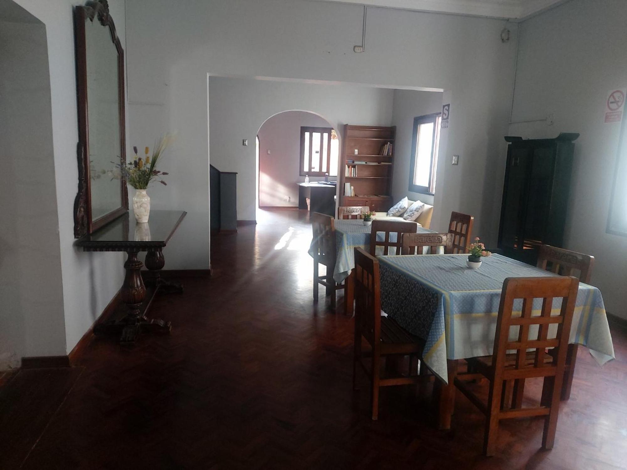 Global Family Backpackers Bed and breakfast Lima