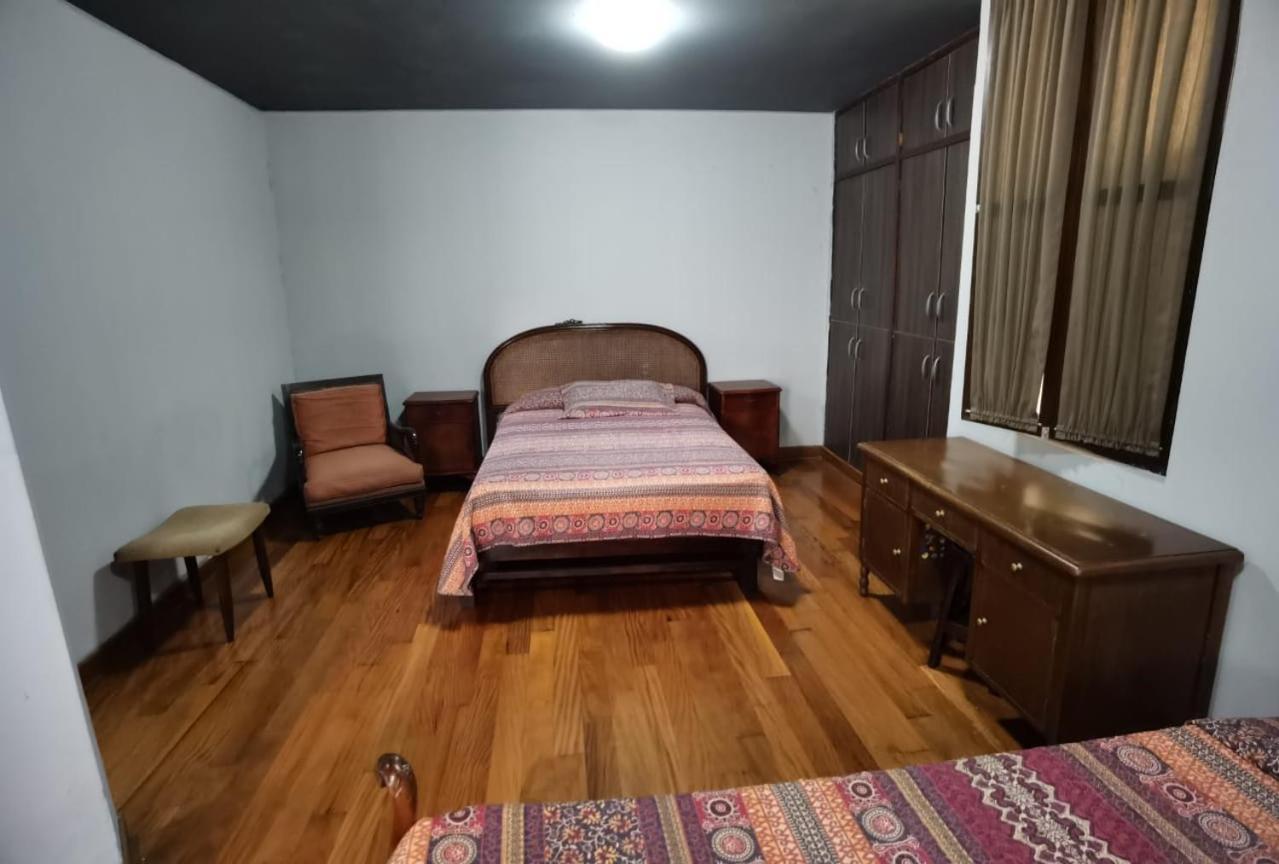 Global Family Backpackers Bed and breakfast Lima